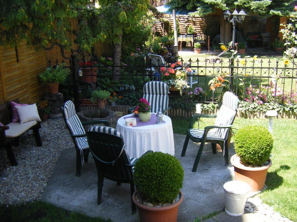 Sopron Eszter Apartman Rum bild