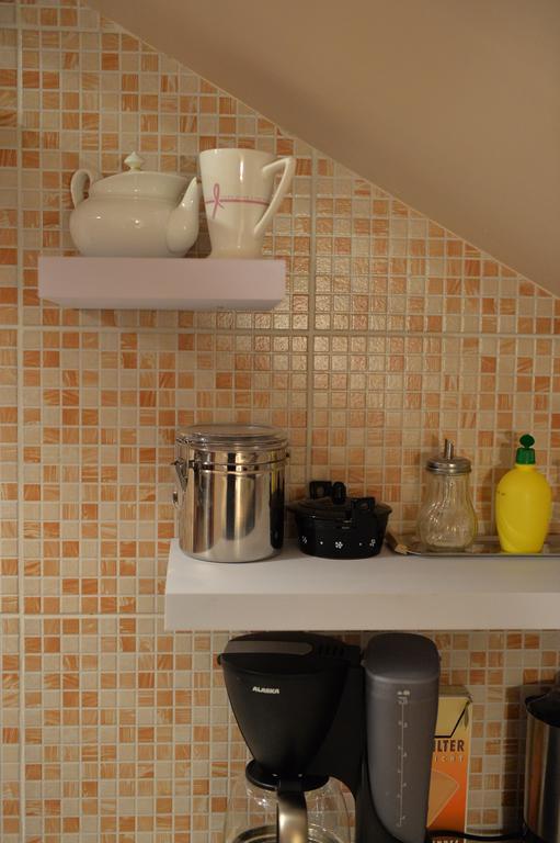 Sopron Eszter Apartman Rum bild