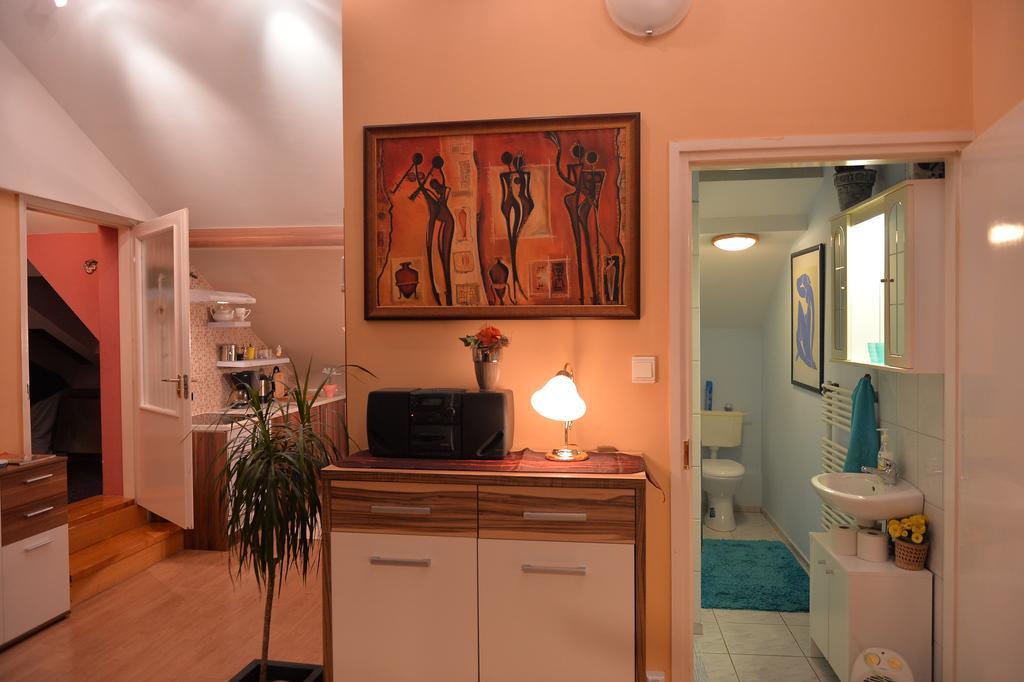 Sopron Eszter Apartman Rum bild