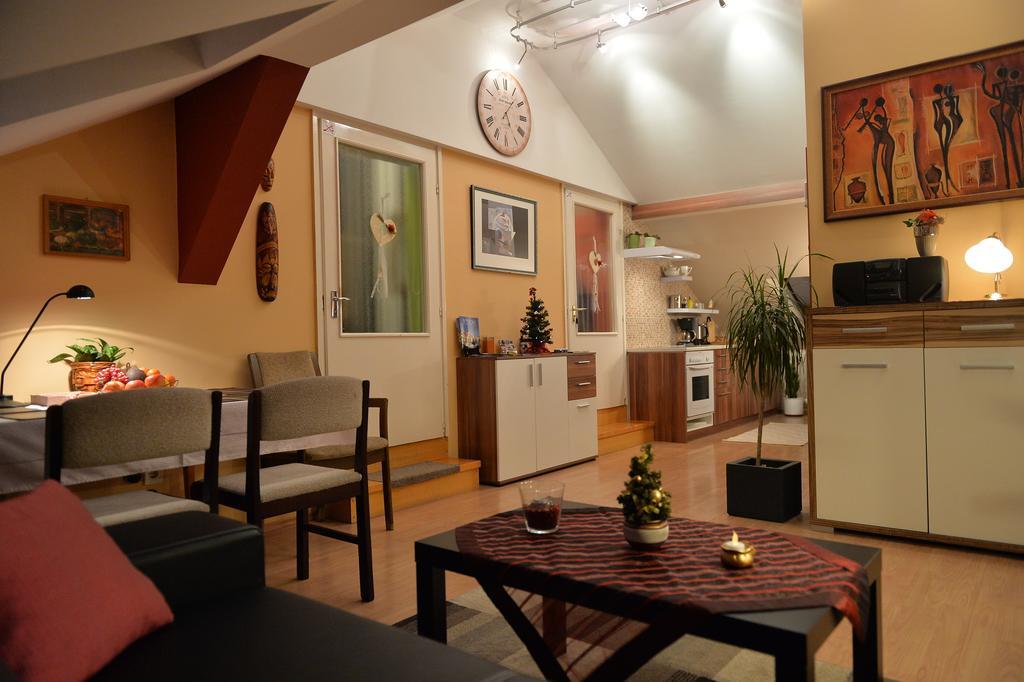 Sopron Eszter Apartman Rum bild